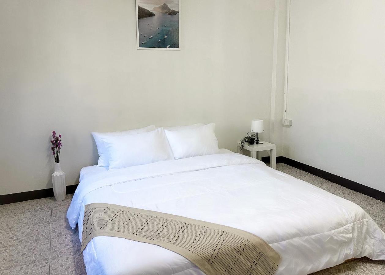 Montana Hotel & Hostel Phuket Karon Zewnętrze zdjęcie