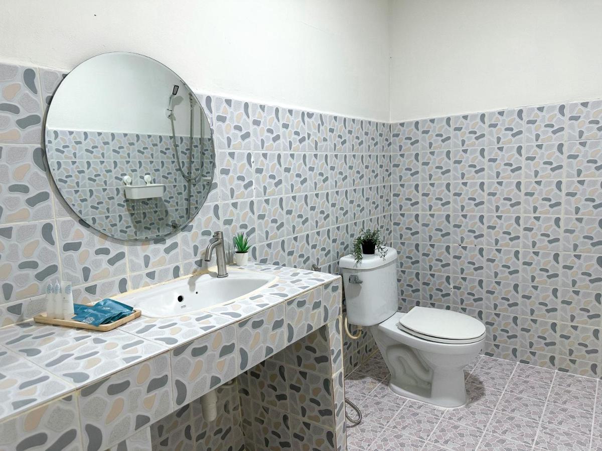Montana Hotel & Hostel Phuket Karon Zewnętrze zdjęcie