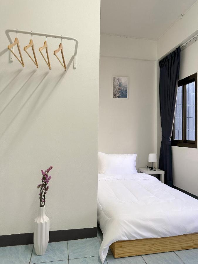 Montana Hotel & Hostel Phuket Karon Zewnętrze zdjęcie