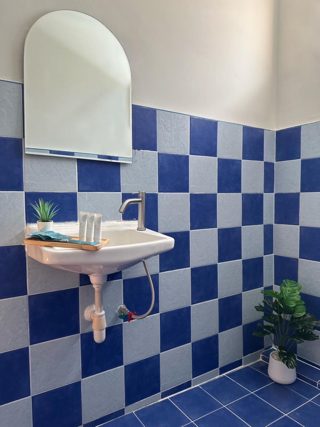 Montana Hotel & Hostel Phuket Karon Zewnętrze zdjęcie