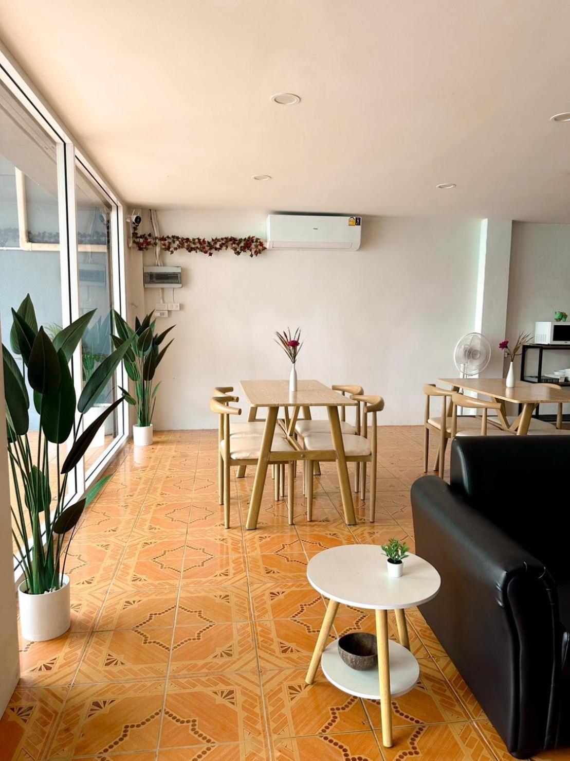 Montana Hotel & Hostel Phuket Karon Zewnętrze zdjęcie