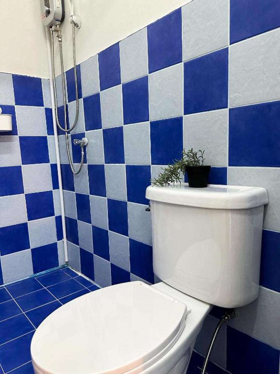Montana Hotel & Hostel Phuket Karon Zewnętrze zdjęcie