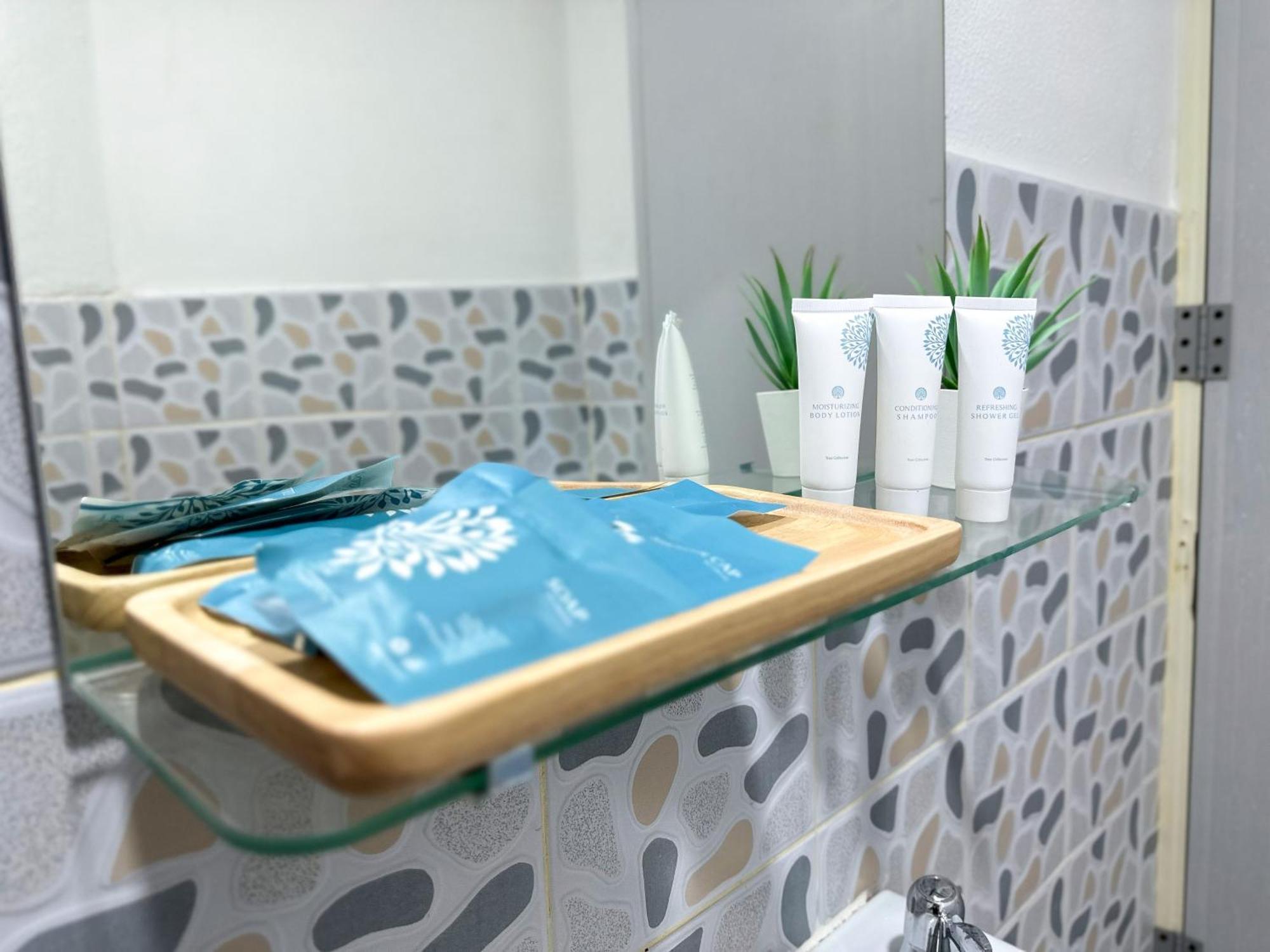 Montana Hotel & Hostel Phuket Karon Zewnętrze zdjęcie